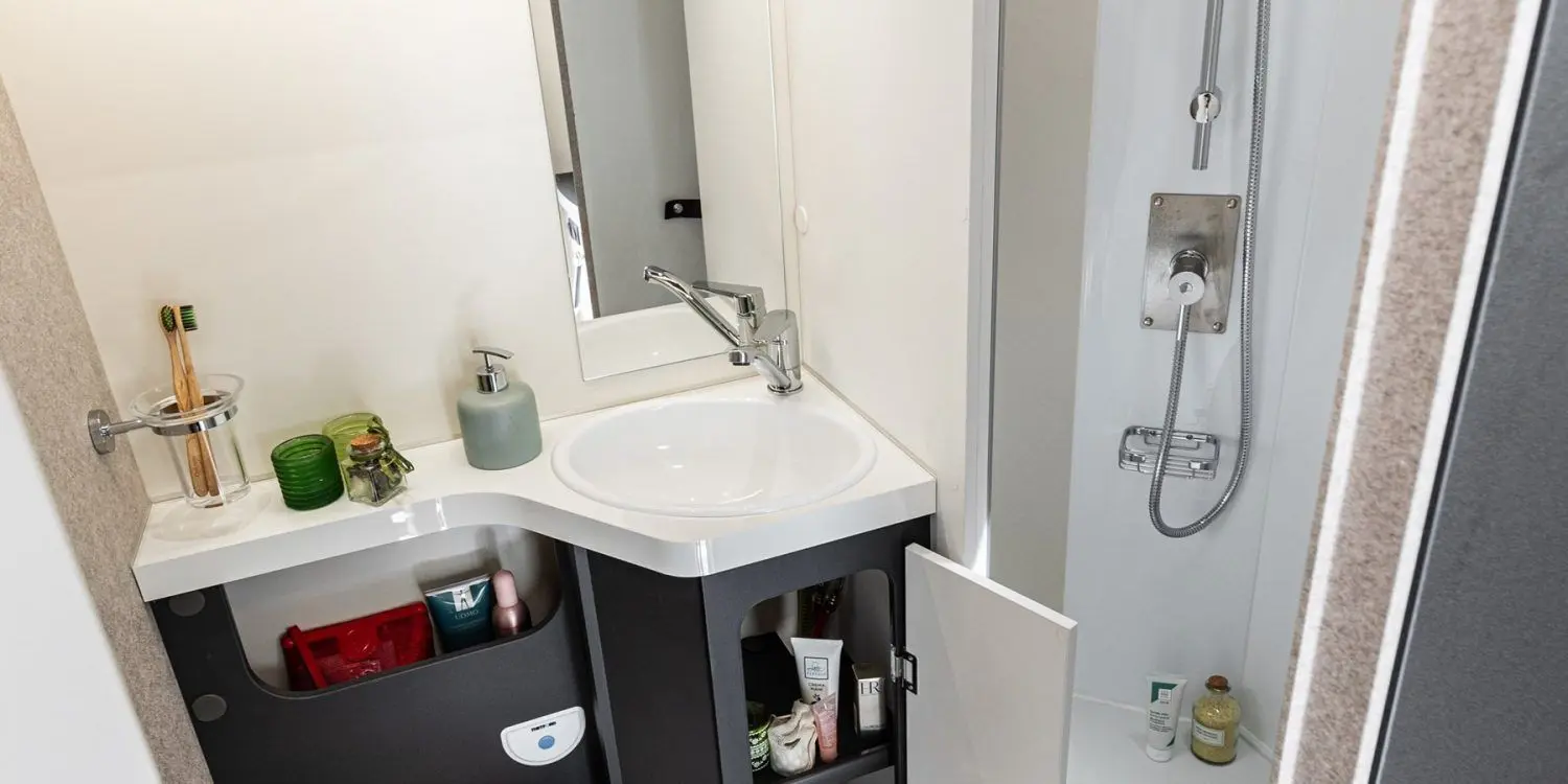 Autocaravana McLouis Glamys 222 - 322 baño