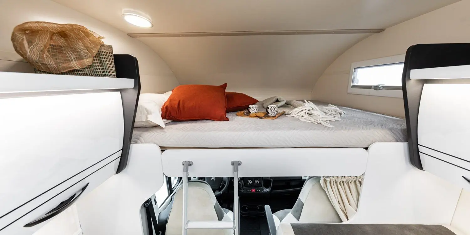 Autocaravana McLouis Glamys 222 - 322 cama cap